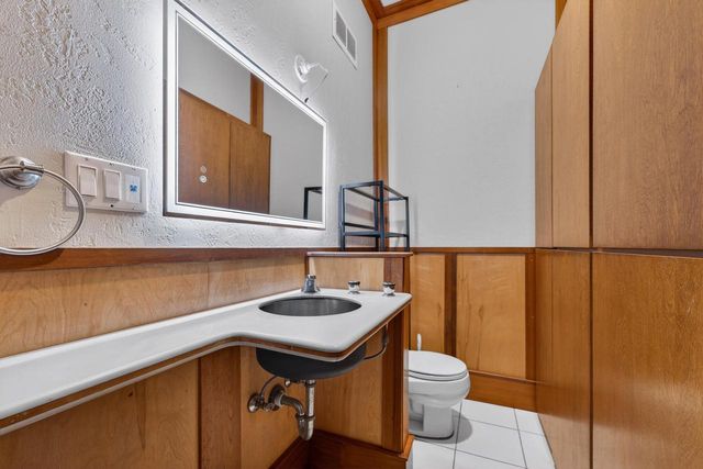 998 E Newark DRIVE, West Bend, WI 53090