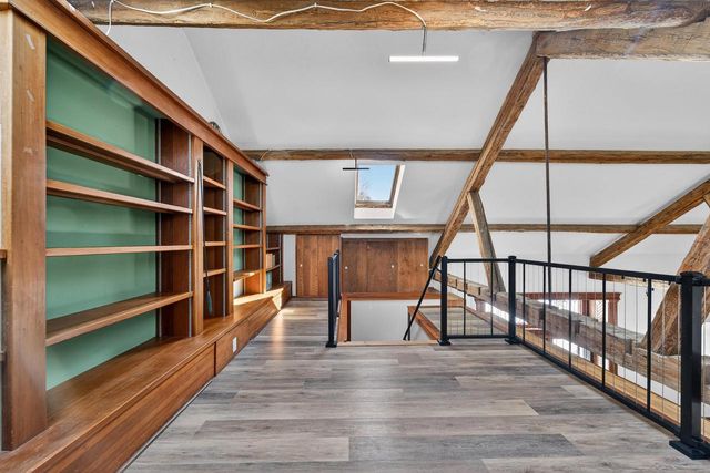 998 E Newark DRIVE, West Bend, WI 53090