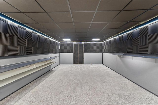 998 E Newark DRIVE, West Bend, WI 53090