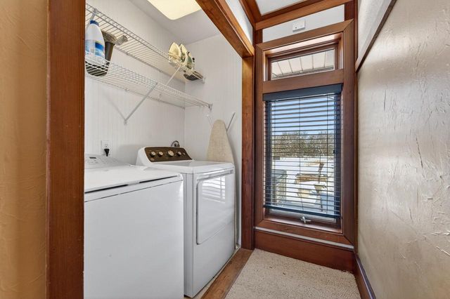 998 E Newark DRIVE, West Bend, WI 53090