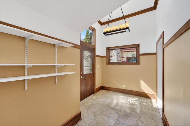 998 E Newark DRIVE, West Bend, WI 53090