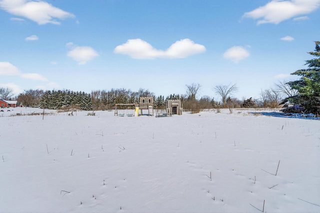 998 E Newark DRIVE, West Bend, WI 53090