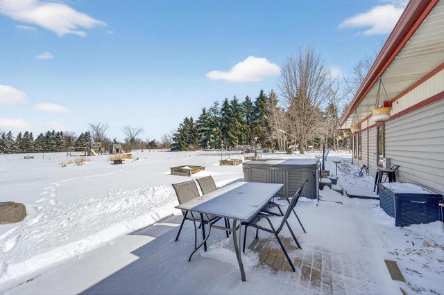 998 E Newark DRIVE, West Bend, WI 53090