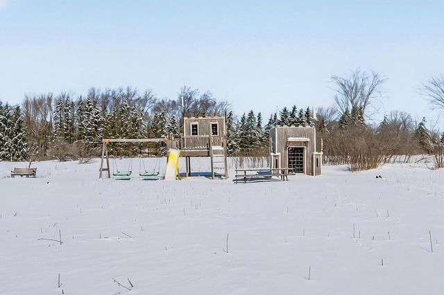 998 E Newark DRIVE, West Bend, WI 53090