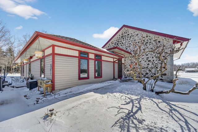 998 E Newark DRIVE, West Bend, WI 53090