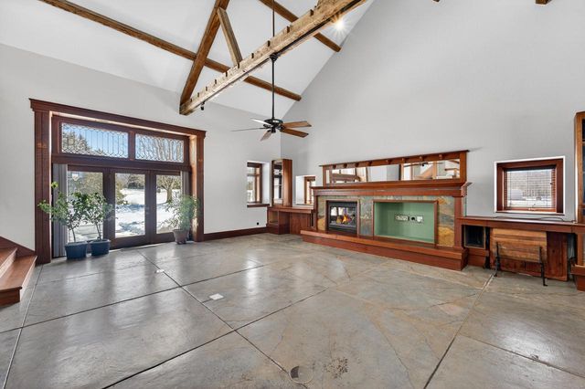 998 E Newark DRIVE, West Bend, WI 53090