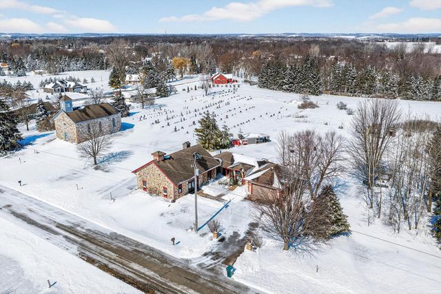 998 E Newark DRIVE, West Bend, WI 53090