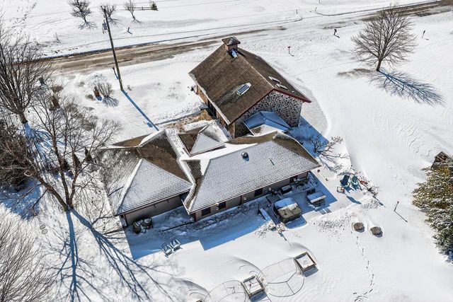 998 E Newark DRIVE, West Bend, WI 53090