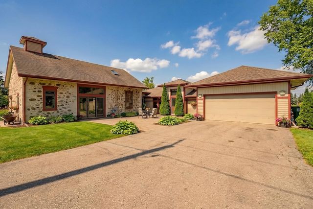 998 E Newark DRIVE, West Bend, WI 53090