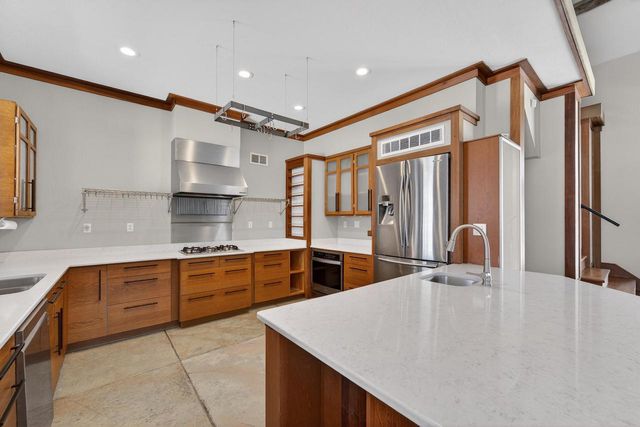 998 E Newark DRIVE, West Bend, WI 53090