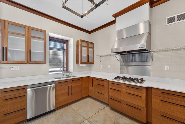 998 E Newark DRIVE, West Bend, WI 53090