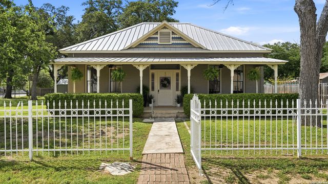 431 E Commerce St, New Braunfels, TX 78130