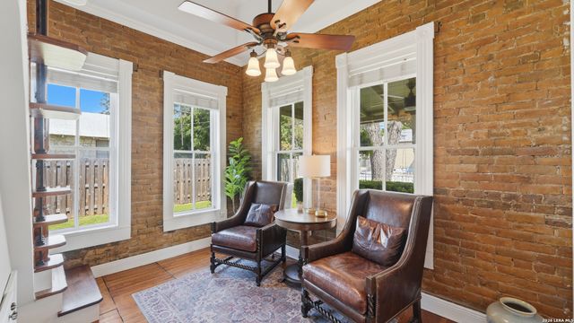 431 E Commerce St, New Braunfels, TX 78130