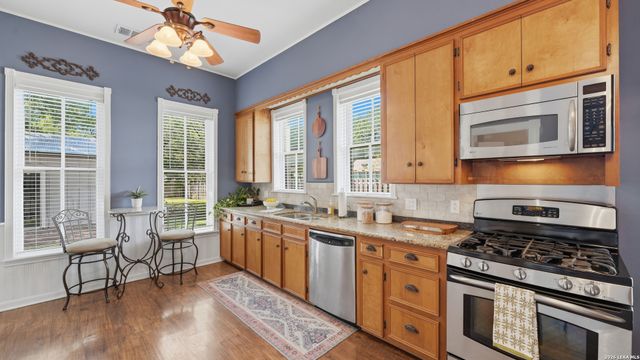 431 E Commerce St, New Braunfels, TX 78130