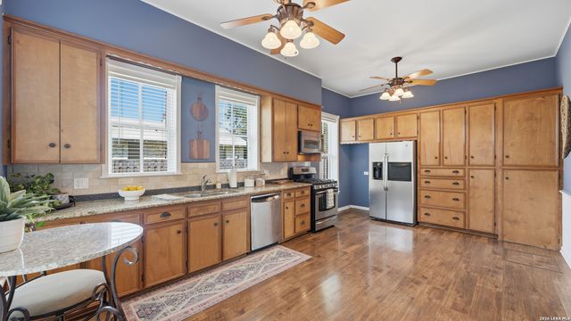 431 E Commerce St, New Braunfels, TX 78130