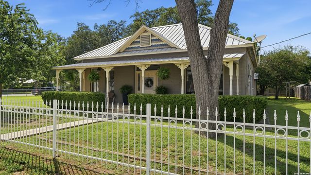 431 E Commerce St, New Braunfels, TX 78130
