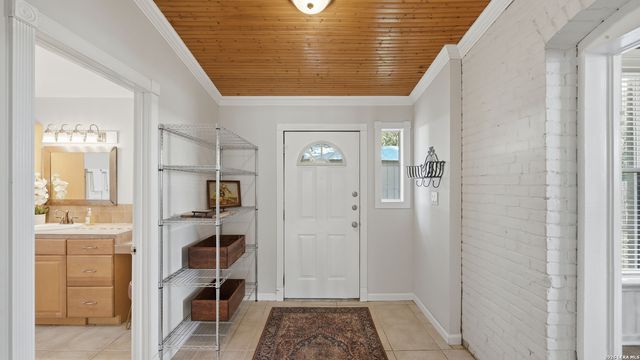 431 E Commerce St, New Braunfels, TX 78130