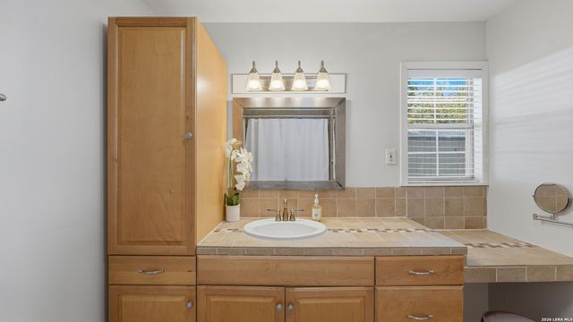 431 E Commerce St, New Braunfels, TX 78130