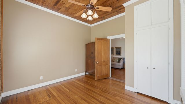 431 E Commerce St, New Braunfels, TX 78130