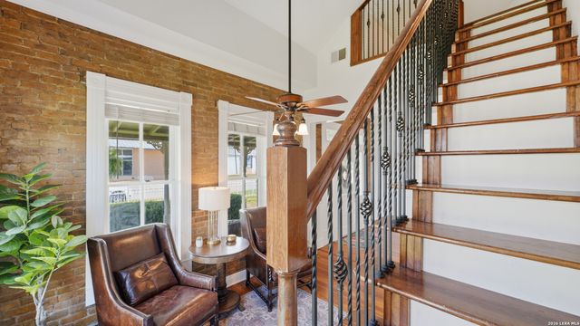 431 E Commerce St, New Braunfels, TX 78130