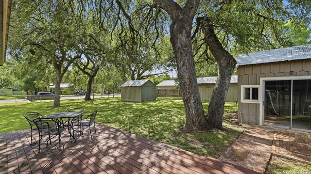 431 E Commerce St, New Braunfels, TX 78130