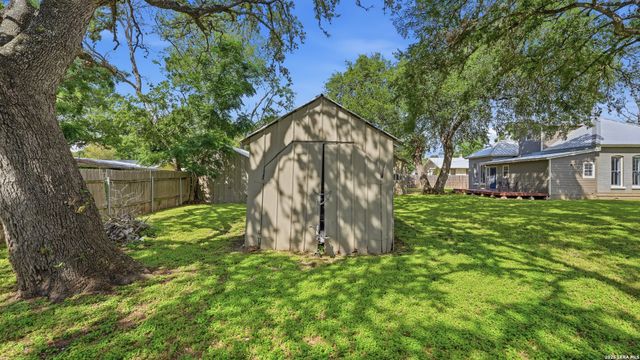 431 E Commerce St, New Braunfels, TX 78130