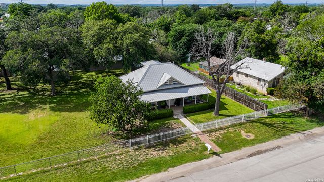 431 E Commerce St, New Braunfels, TX 78130