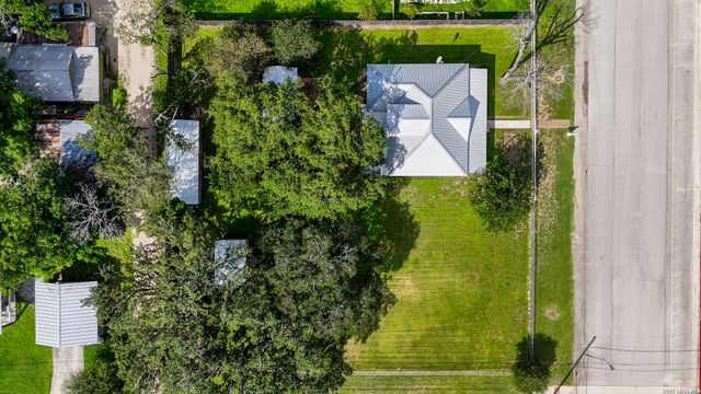 431 E Commerce St, New Braunfels, TX 78130