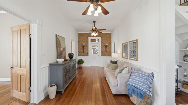 431 E Commerce St, New Braunfels, TX 78130