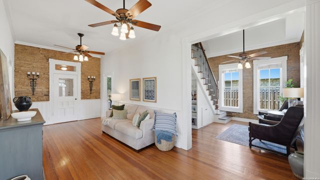 431 E Commerce St, New Braunfels, TX 78130