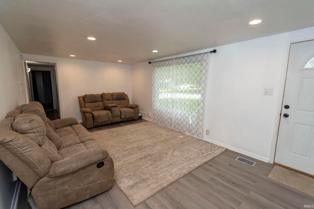 2527 Sampson Street, South Bend, IN 46614