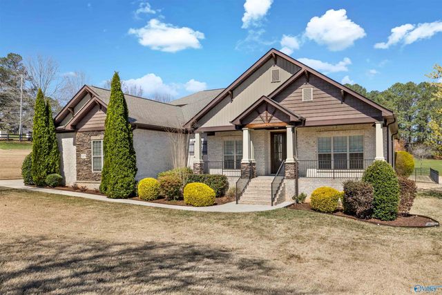 8479 Sedgebrook Drive SE, Owens Cross Roads, AL 35763