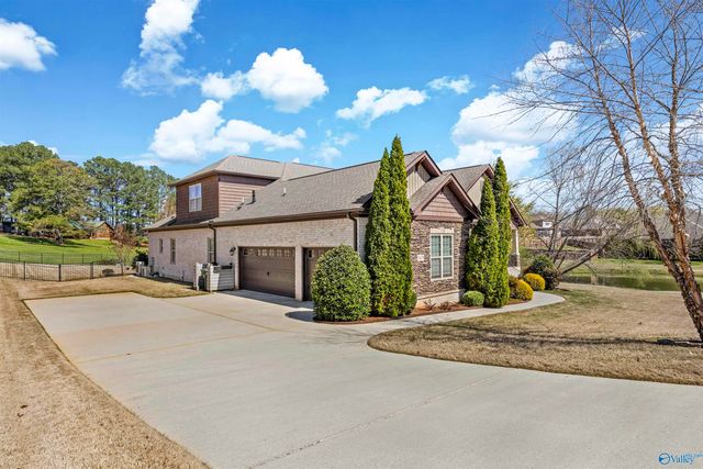 8479 Sedgebrook Drive SE, Owens Cross Roads, AL 35763