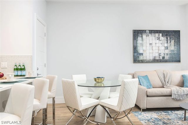 101 8th ST S 207, Naples, FL 34102