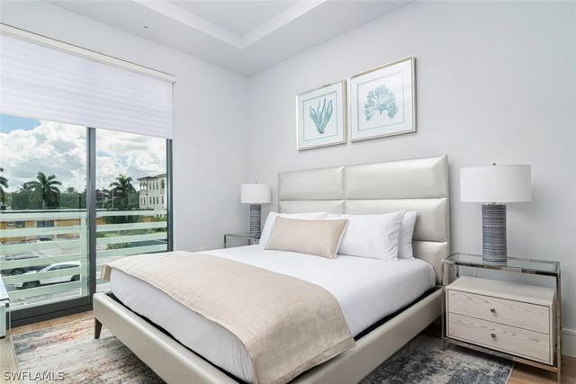 101 8th ST S 207, Naples, FL 34102