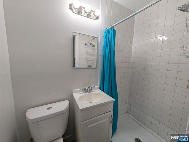 208 Howe Avenue 2F, Passaic, NJ 07055