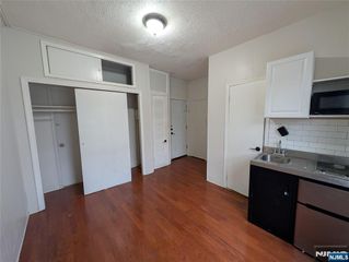 208 Howe Avenue 2F, Passaic, NJ 07055