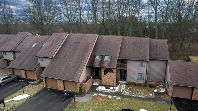 4464 Willowcreek Drive, Howland, OH 44484