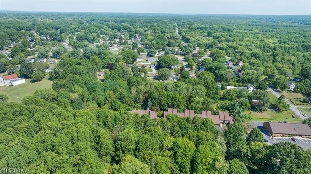 4464 Willowcreek Drive, Howland, OH 44484