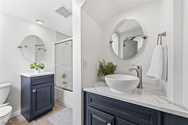 58 E Washington Street, Chagrin Falls, OH 44022