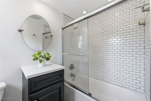 58 E Washington Street, Chagrin Falls, OH 44022