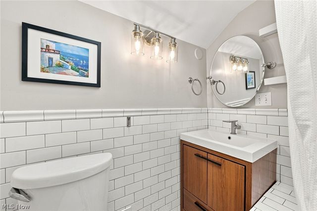 58 E Washington Street, Chagrin Falls, OH 44022