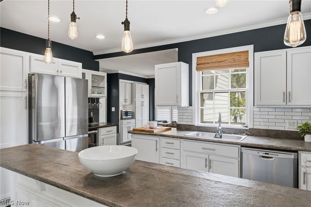 58 E Washington Street, Chagrin Falls, OH 44022