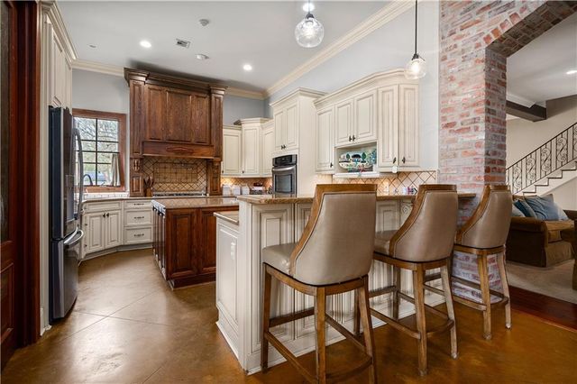 6008 STONEGATE Drive, Alexandria, LA 71303