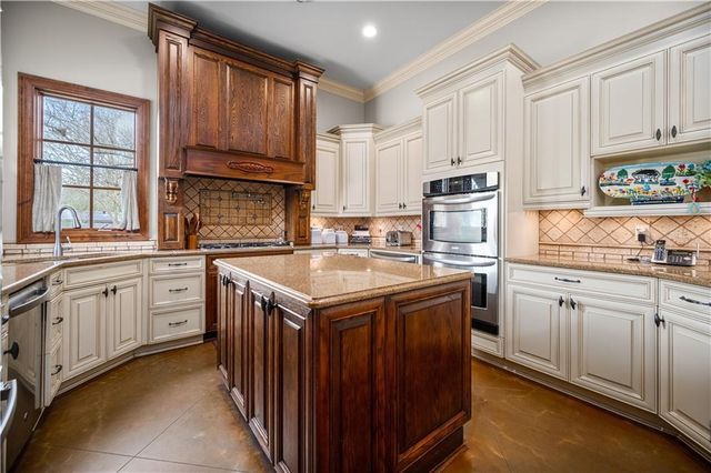 6008 STONEGATE Drive, Alexandria, LA 71303