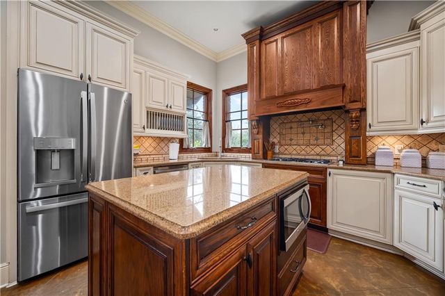 6008 STONEGATE Drive, Alexandria, LA 71303