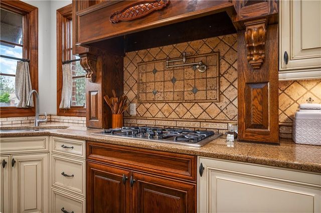 6008 STONEGATE Drive, Alexandria, LA 71303