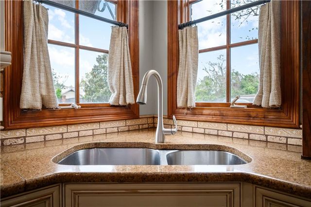 6008 STONEGATE Drive, Alexandria, LA 71303