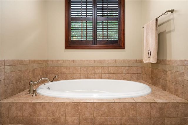 6008 STONEGATE Drive, Alexandria, LA 71303