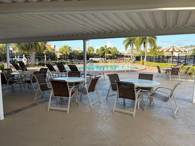 223 Southampton B, West Palm Beach, FL 33417